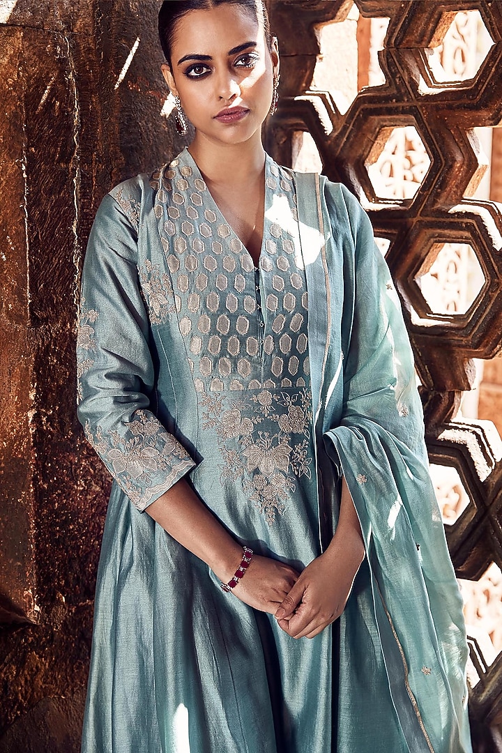 Aqua Chanderi Floral Embroidered Kurta Set by Matsya at Pernia's Pop Up Shop