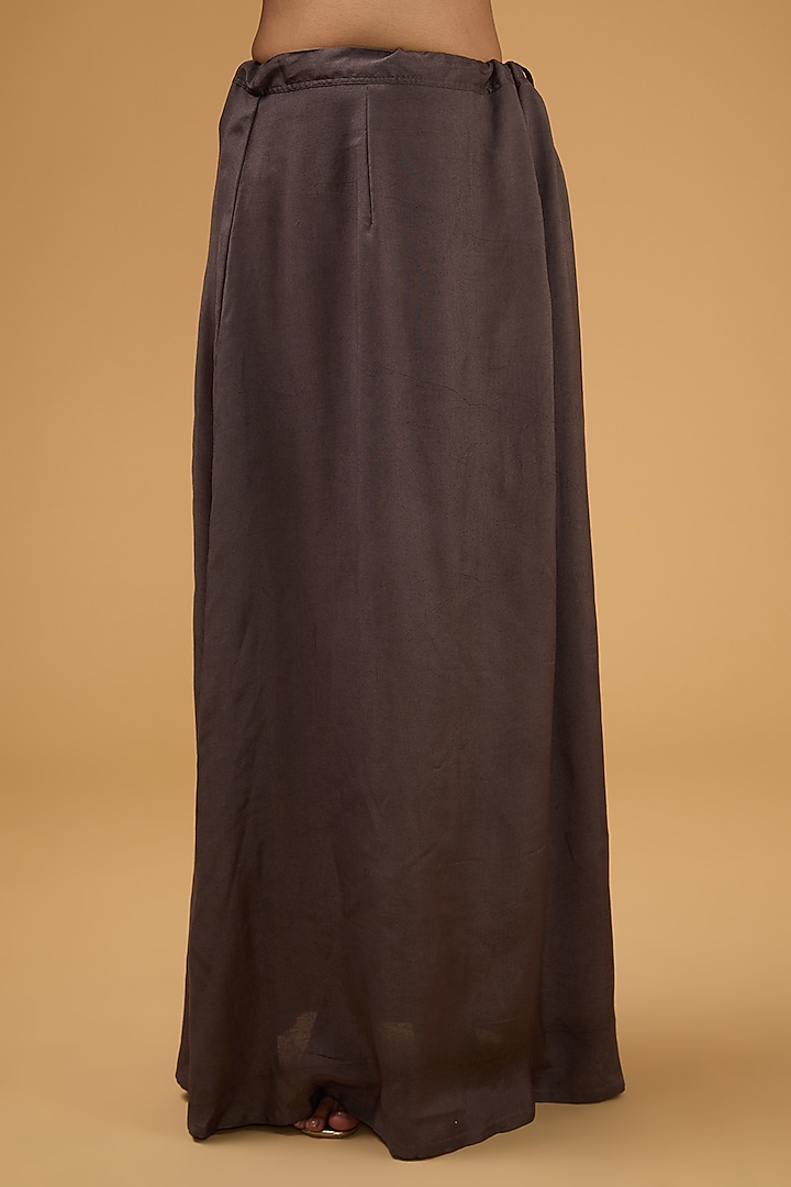 Grey Wrinkled Tissue Resham Hand Embroidered Wedding Saree Set by Matsya at Pernia's Pop Up Shop