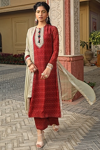 Maroon Georgette Embroidered Kurta Set by MAVISH