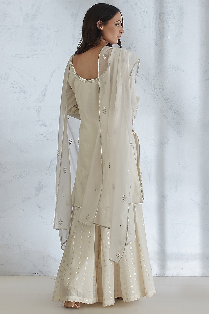 Ivory Textured & Embroidered Kurta Set by Mandira Wirk - Indian at Pernia's Pop Up Shop