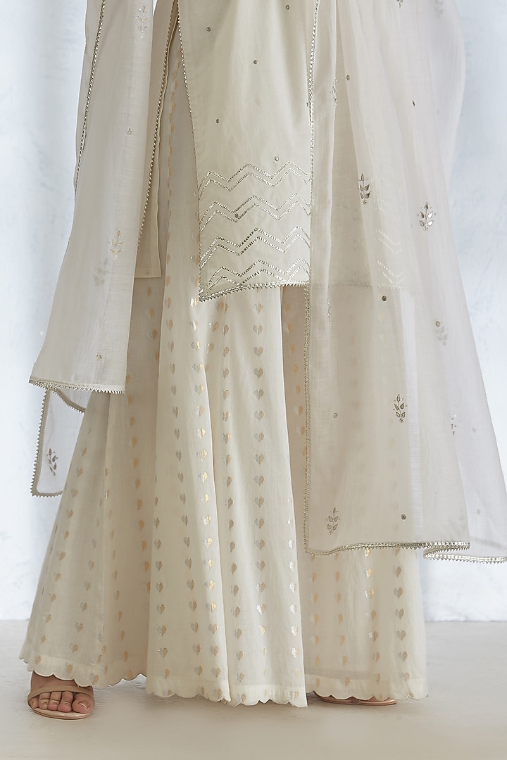 Ivory Textured & Embroidered Kurta Set by Mandira Wirk - Indian at Pernia's Pop Up Shop