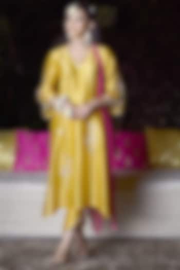 Yellow Embroidered Kurta Set by Mandira Wirk