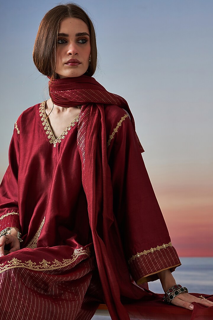 Maroon Chanderi Zardosi Embroidered Kurta Set by JUGGNI at Pernia's Pop Up Shop