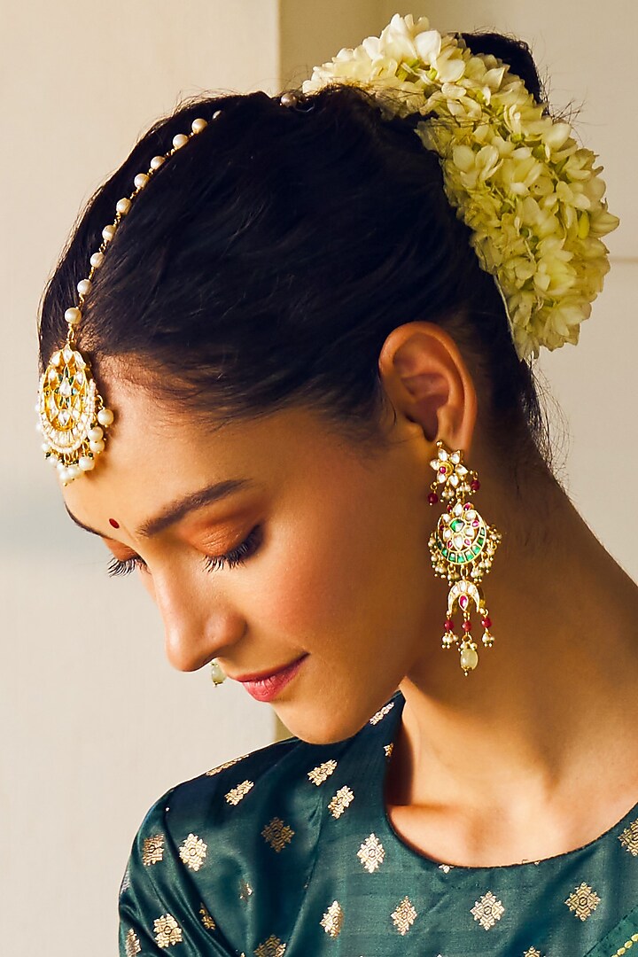 Gold Finish Kundan Polki & Pearl Maang Tikka by Maisara Jewelry at Pernia's Pop Up Shop