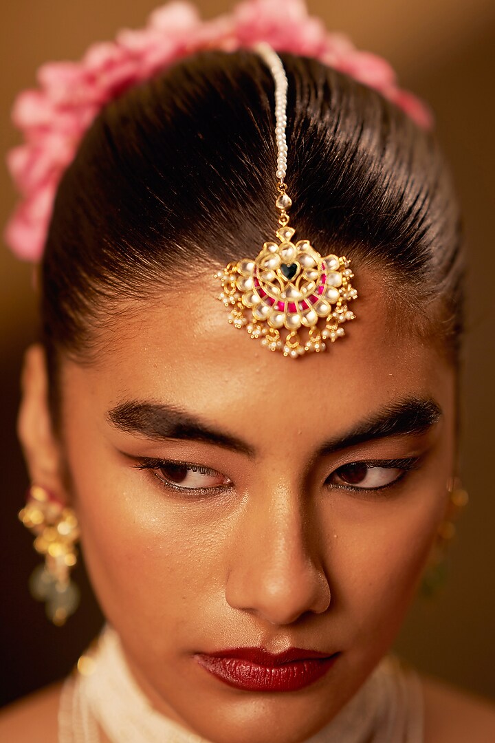 Gold Finish Kundan Polki & Pearl Handmade Jadau Maangtikka by Maisara Jewelry at Pernia's Pop Up Shop