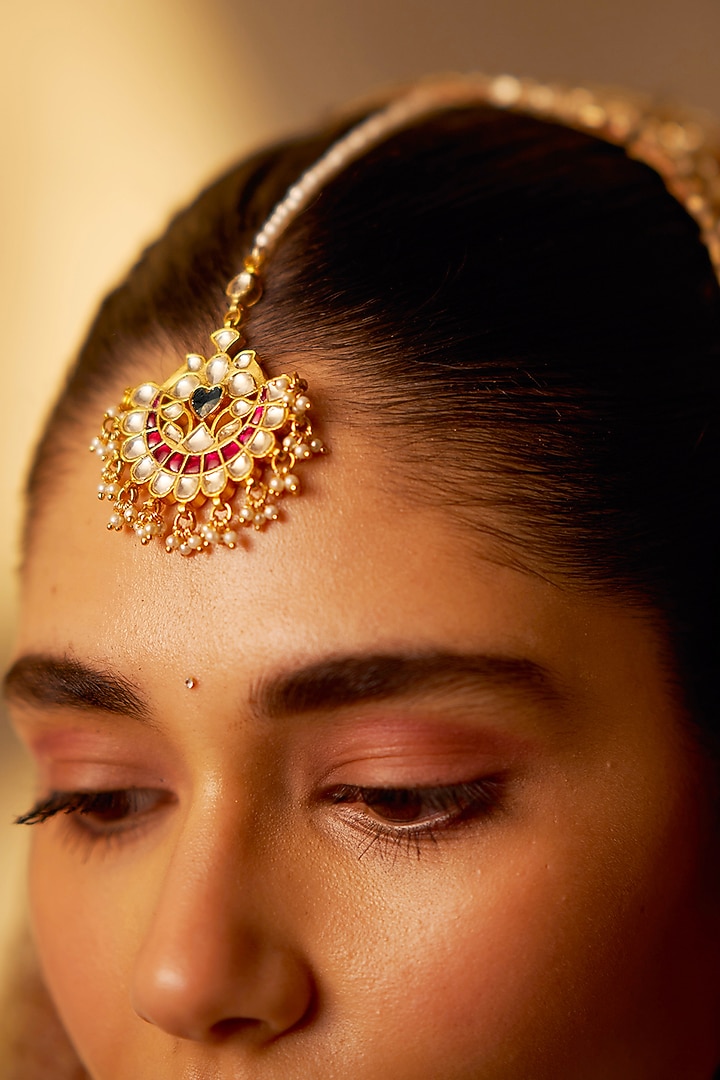 Gold Finish Kundan Polki & Pearl Handmade Jadau Maangtikka by Maisara Jewelry at Pernia's Pop Up Shop