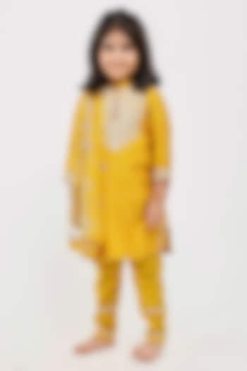 Mustard Handwoven Chanderi Dori Hand Embroidered Kurta Set For Girls by Mamma Plz at Pernia's Pop Up Shop