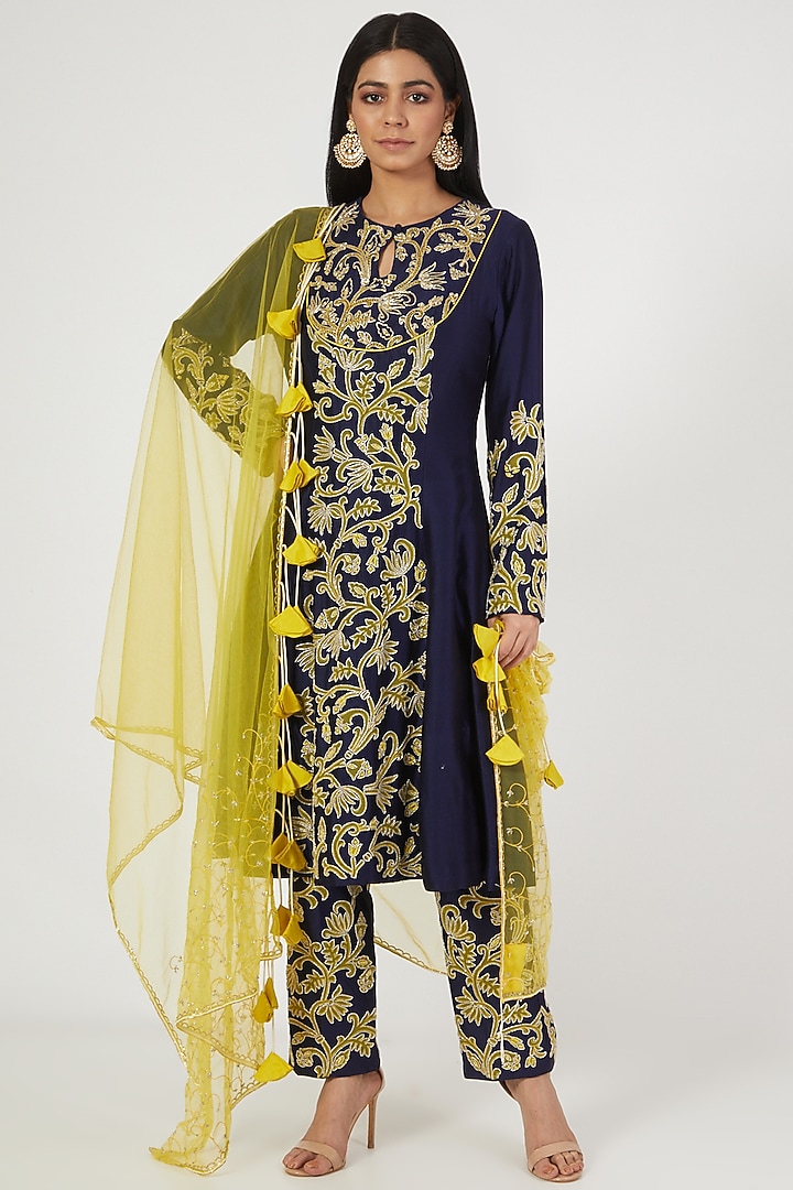 Navy Blue Embroidered Kurta Set by Megha Bansal at Pernia's Pop Up Shop