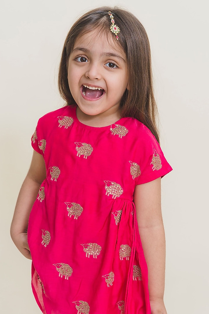 Fuchsia Hand Embroidered Kurta Set For Girls by MR BRAT at Pernia's Pop Up Shop