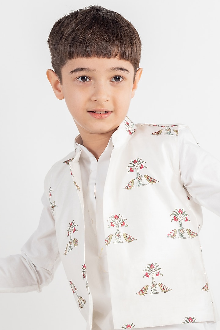 White Muslin Kurta Set With Bundi Jacket For Boys by MR BRAT at Pernia's Pop Up Shop