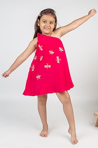 Pink Muslin Hand Embroidered Kurta Set For Girls by MR BRAT