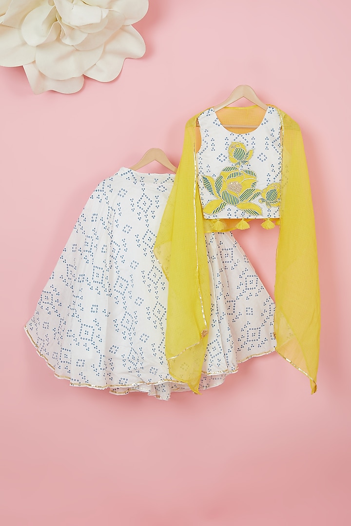 White Organic Cotton Bandhej Printed Lehenga Set For Girls by Mi Dulce An'ya at Pernia's Pop Up Shop