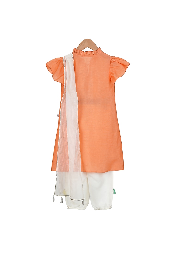 Peach Embroidered Kurta Set For Girls by Mi Dulce An'ya at Pernia's Pop Up Shop