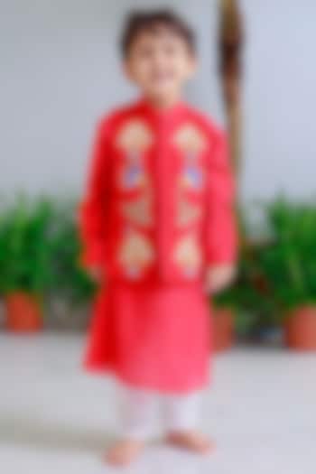Red Handwoven Chanderi Hand Embroidered Bandhgala Set For Boys by Mi Dulce An'ya at Pernia's Pop Up Shop