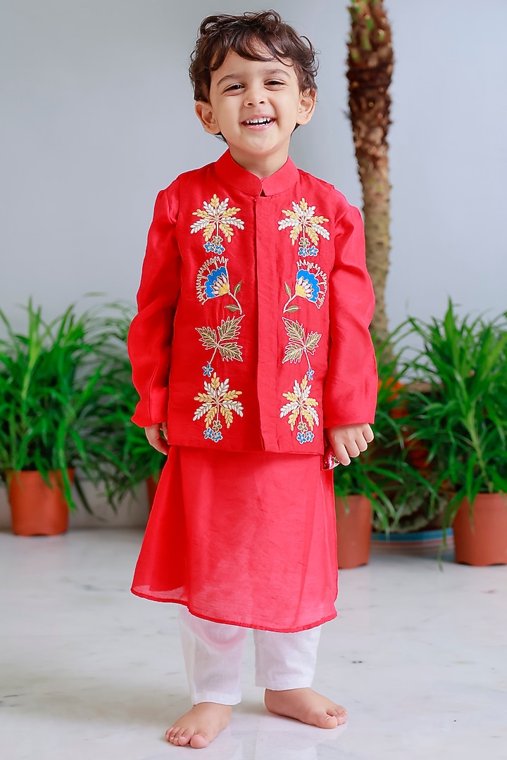 Red Handwoven Chanderi Hand Embroidered Bandhgala Set For Boys by Mi Dulce An'ya at Pernia's Pop Up Shop