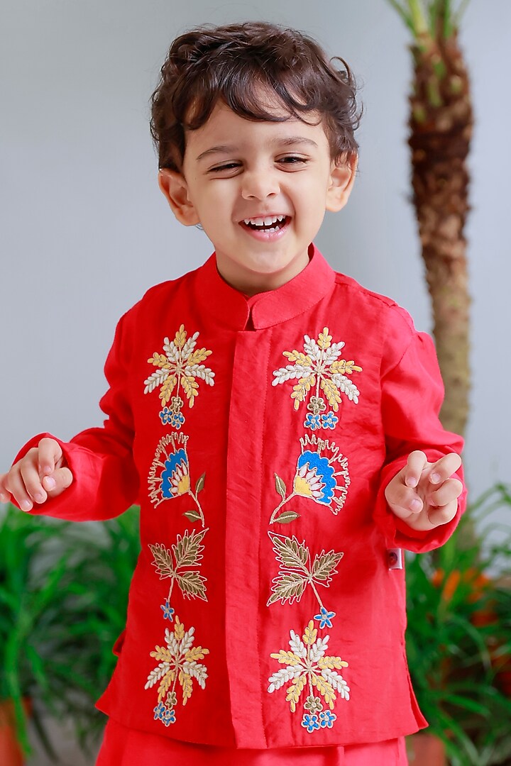 Red Handwoven Chanderi Hand Embroidered Bandhgala Set For Boys by Mi Dulce An'ya at Pernia's Pop Up Shop