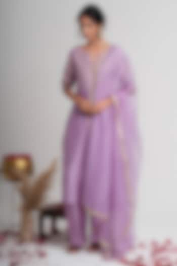 Lavender Pure Silk Chanderi Hand Embroidered Kurta Set by Muditaa By Urmila at Pernia's Pop Up Shop