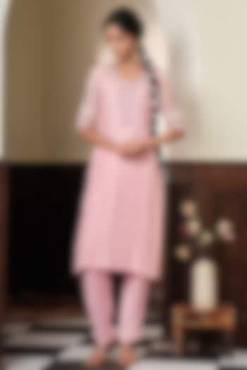 Pink Chanderi Silk Hand Embroidered Kurta Set by Muditaa By Urmila at Pernia's Pop Up Shop