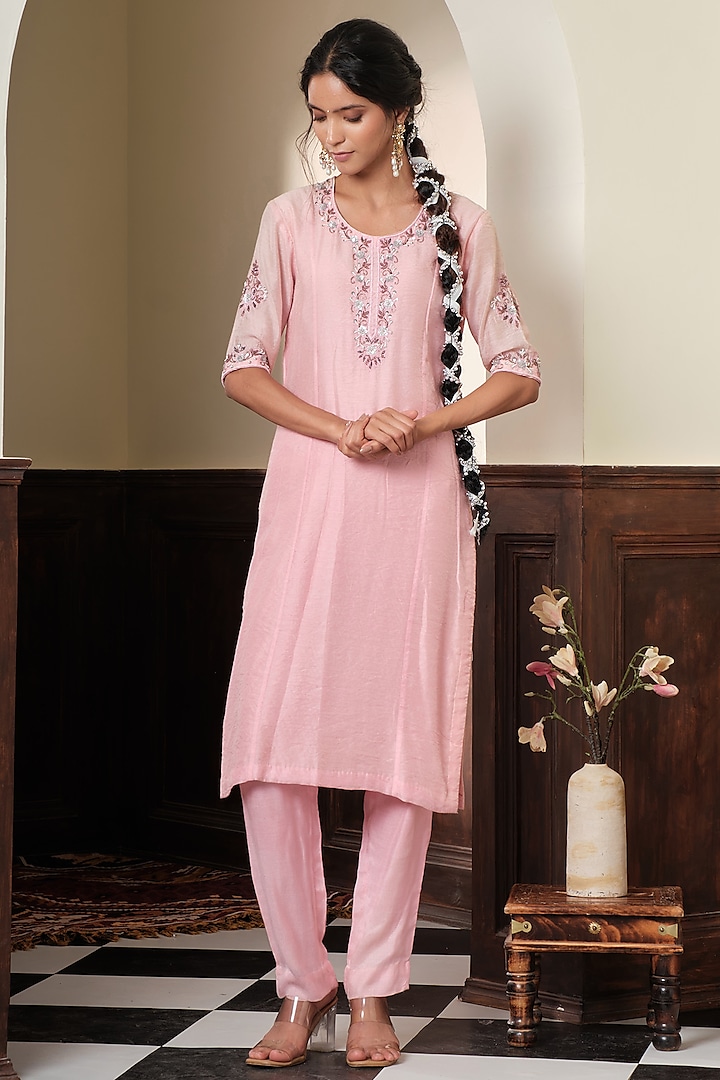 Pink Chanderi Silk Hand Embroidered Kurta Set by Muditaa By Urmila at Pernia's Pop Up Shop