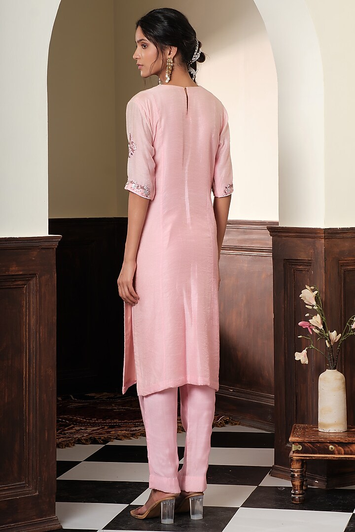 Pink Chanderi Silk Hand Embroidered Kurta Set by Muditaa By Urmila at Pernia's Pop Up Shop