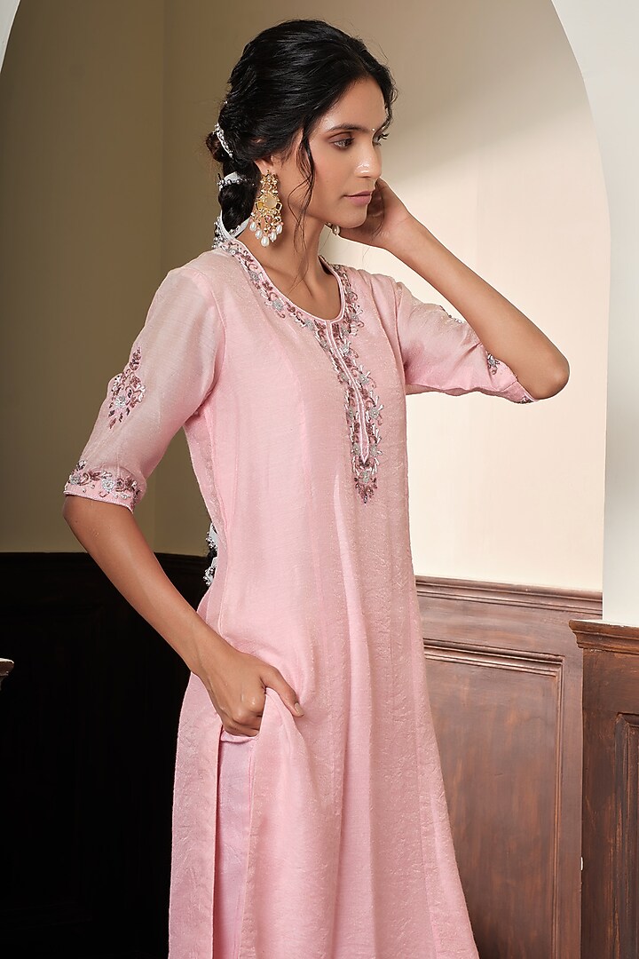 Pink Chanderi Silk Hand Embroidered Kurta Set by Muditaa By Urmila at Pernia's Pop Up Shop