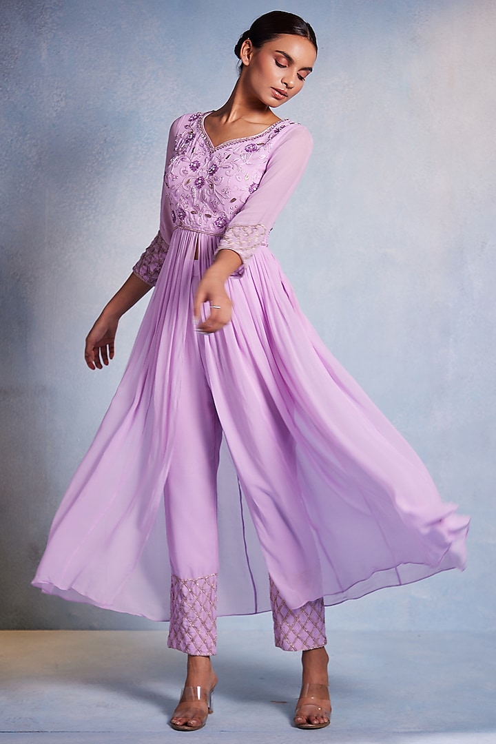 Lilac Georgette Resham Hand Embroidered Kurta Set by Muditaa By Urmila at Pernia's Pop Up Shop