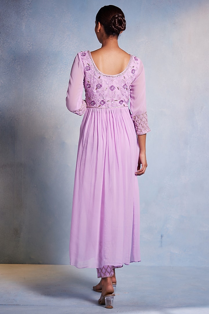 Lilac Georgette Resham Hand Embroidered Kurta Set by Muditaa By Urmila at Pernia's Pop Up Shop