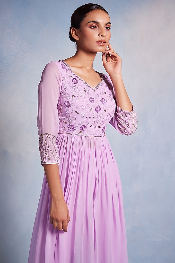 Lilac Georgette Resham Hand Embroidered Kurta Set by Muditaa By Urmila at Pernia's Pop Up Shop