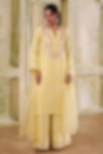 Butter Yellow Chanderi Silk Embroidered Kurta Set by Muditaa By Urmila at Pernia's Pop Up Shop