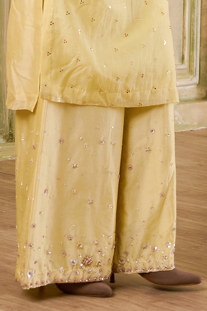 Butter Yellow Chanderi Silk Embroidered Kurta Set by Muditaa By Urmila at Pernia's Pop Up Shop