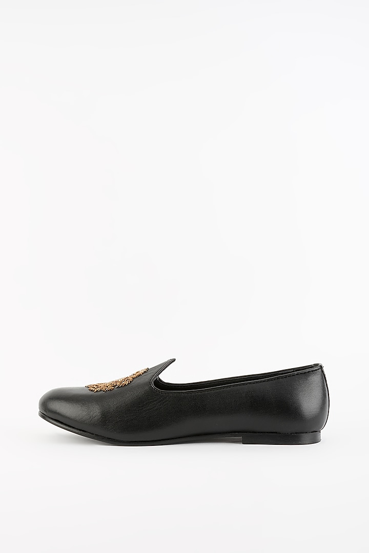Black Leather Juttis by Modello Domani at Pernia's Pop Up Shop