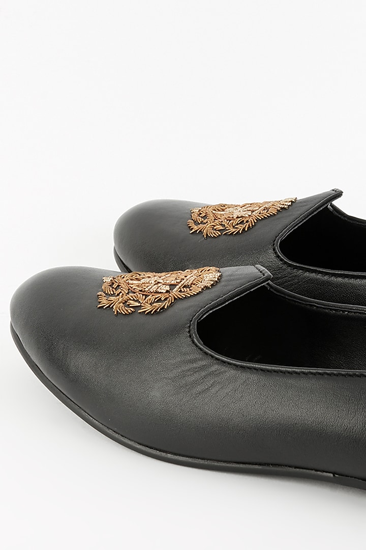Black Leather Juttis by Modello Domani at Pernia's Pop Up Shop