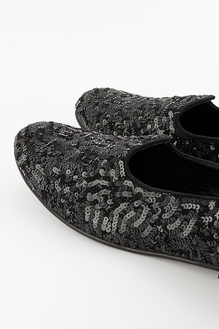 Black Handcrafted Juttis by Modello Domani at Pernia's Pop Up Shop