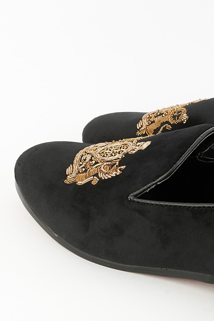 Black Slip-On Juttis With Zardosi Embroidery by Modello Domani at Pernia's Pop Up Shop