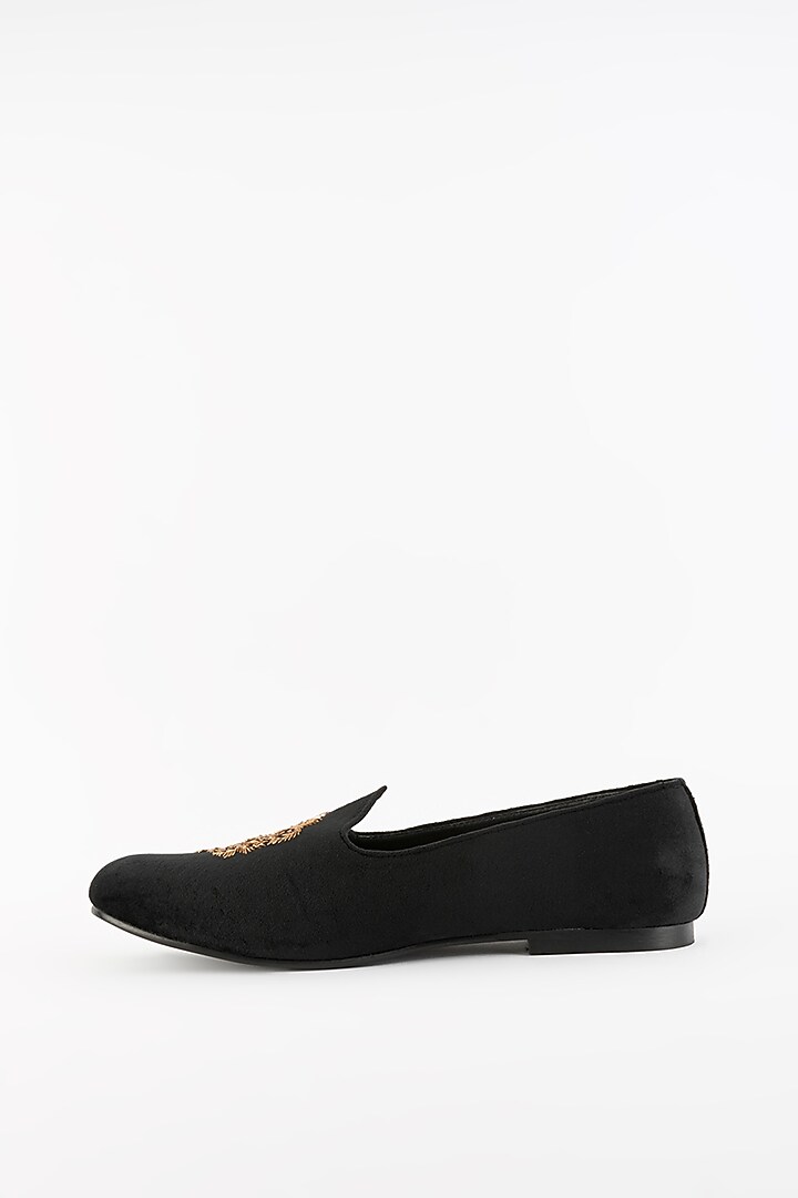 Black Velvet Handcrafted Juttis by Modello Domani at Pernia's Pop Up Shop