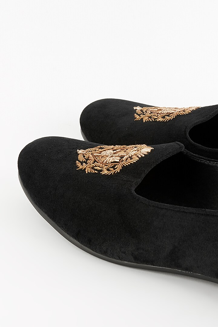 Black Velvet Handcrafted Juttis by Modello Domani at Pernia's Pop Up Shop