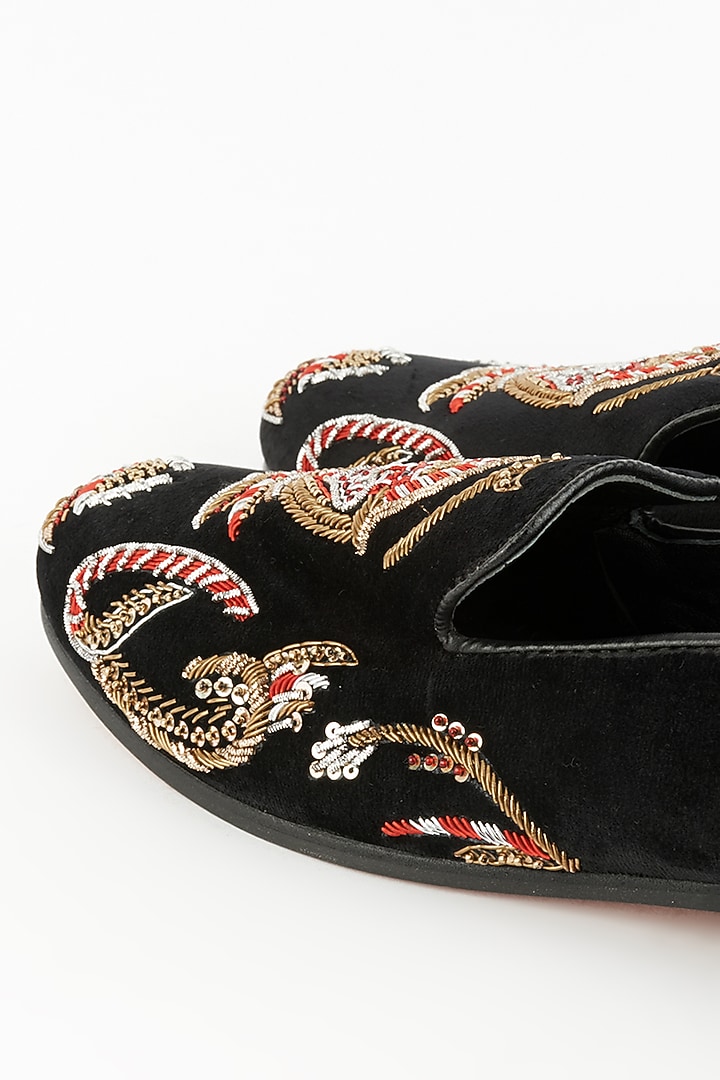 Black Velvet Handcrafted Slip-On Juttis by Modello Domani at Pernia's Pop Up Shop