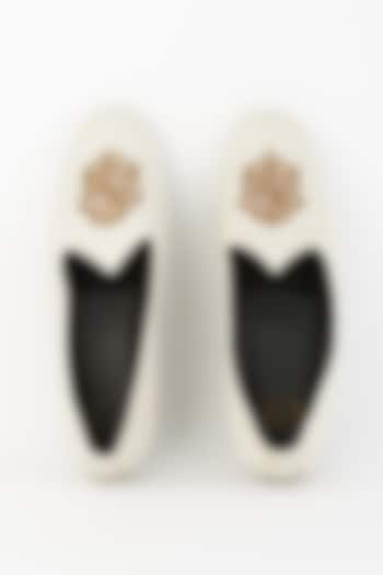 Ivory Handcrafted Juttis by Modello Domani