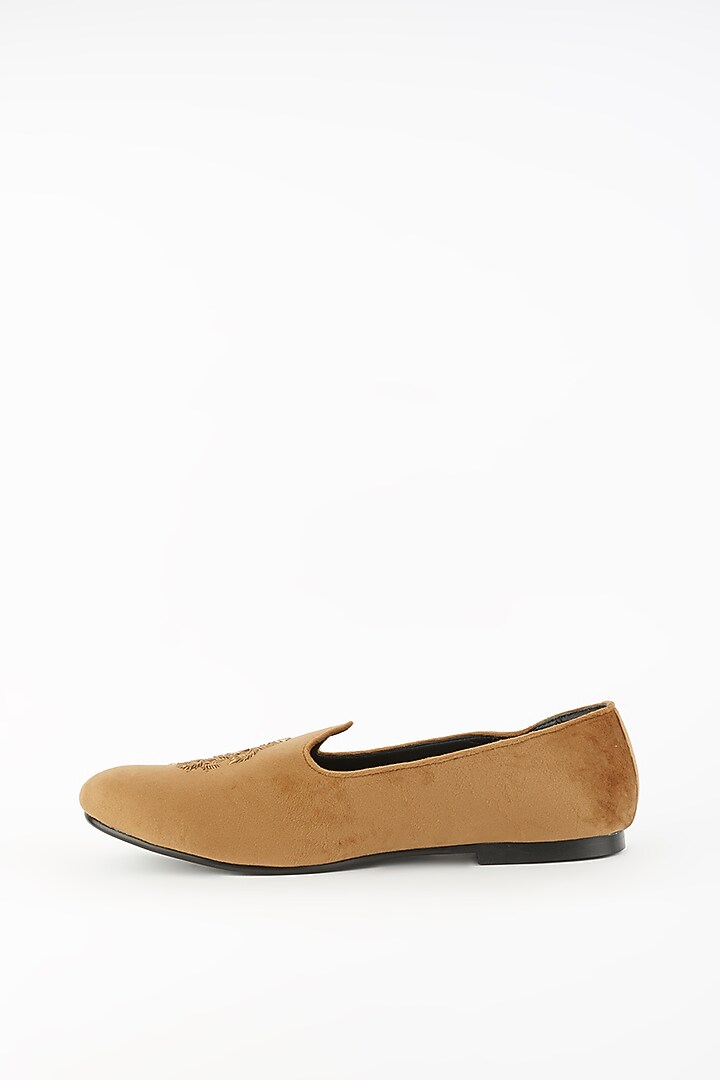 Camel Brown Handcrafted Juttis by Modello Domani at Pernia's Pop Up Shop