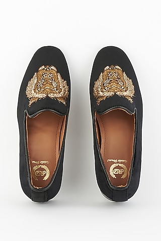 Black Handcrafted Slip-On Juttis by Modello Domani