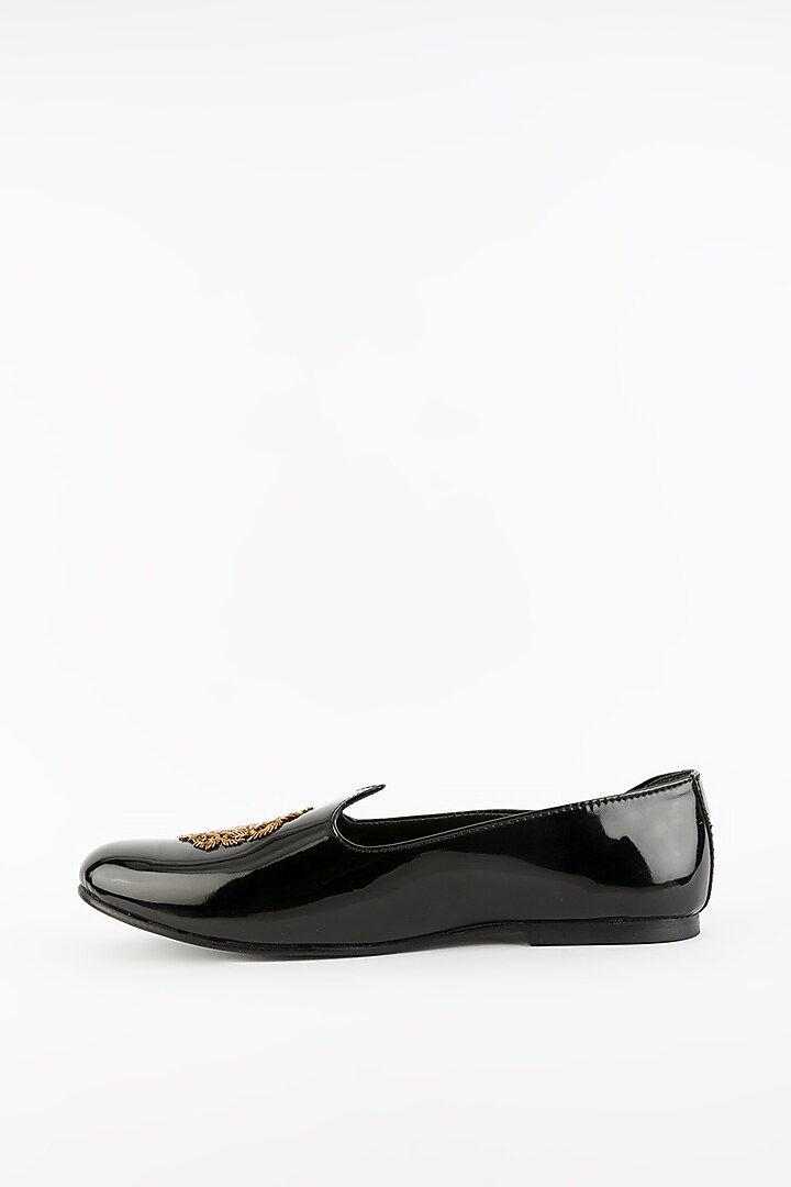Black Leather Handcrafted Juttis by Modello Domani at Pernia's Pop Up Shop