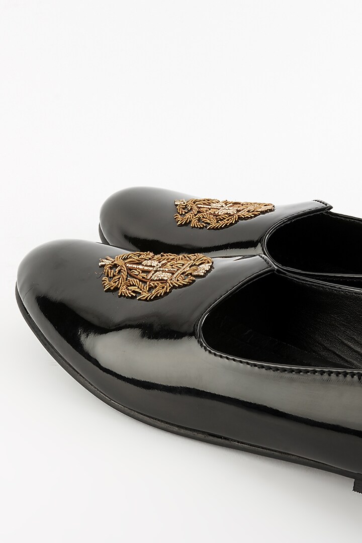 Black Leather Handcrafted Juttis by Modello Domani at Pernia's Pop Up Shop