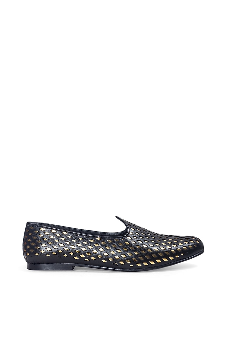 Black Leather Juttis by Modello Domani at Pernia's Pop Up Shop