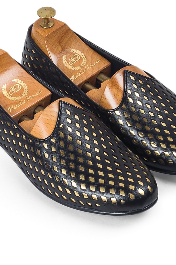 Black Leather Juttis by Modello Domani at Pernia's Pop Up Shop