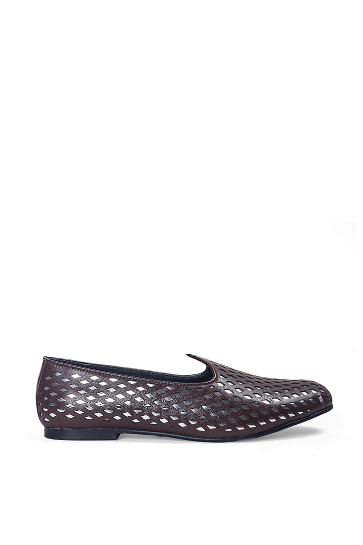 Brown Leather Juttis by Modello Domani at Pernia's Pop Up Shop