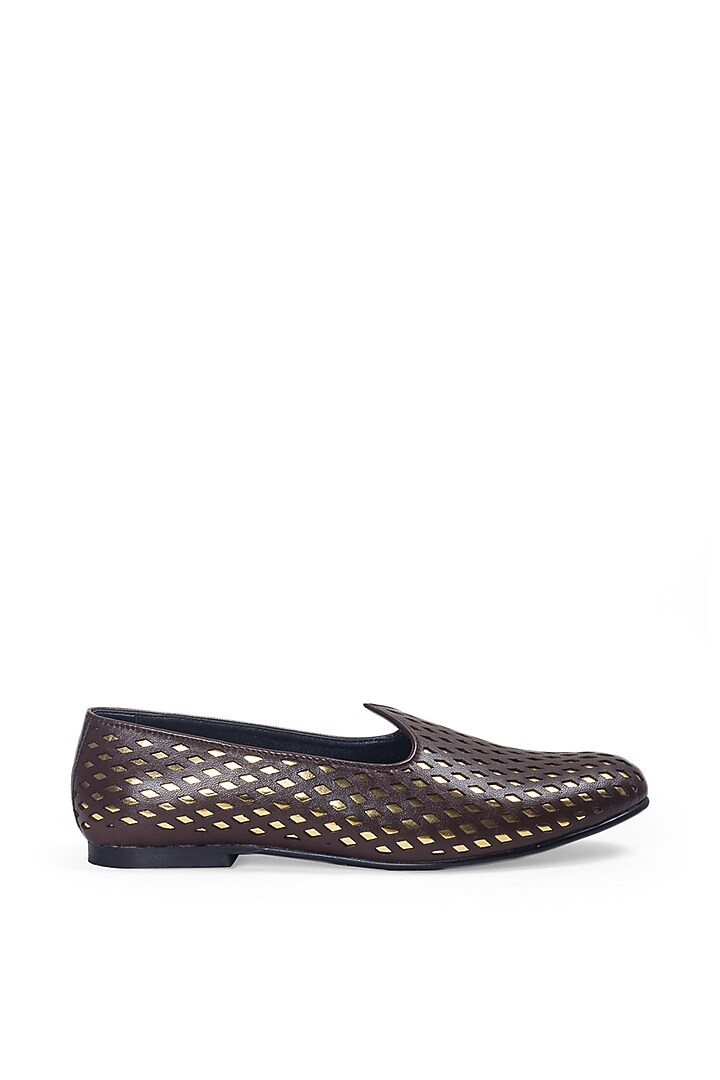 Brown Leather Juttis by Modello Domani at Pernia's Pop Up Shop