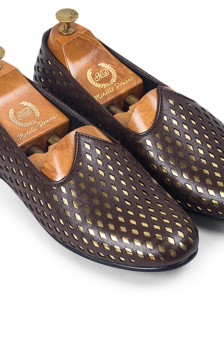 Brown Leather Juttis by Modello Domani at Pernia's Pop Up Shop