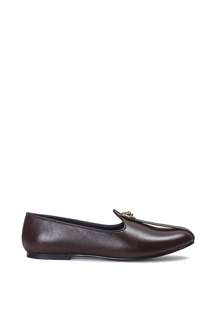 Brown Leather Juttis by Modello Domani at Pernia's Pop Up Shop 2026