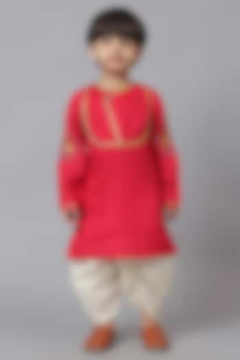 Red Cotton Embroidered Kurta Set For Boys by Mudkid at Pernia's Pop Up Shop