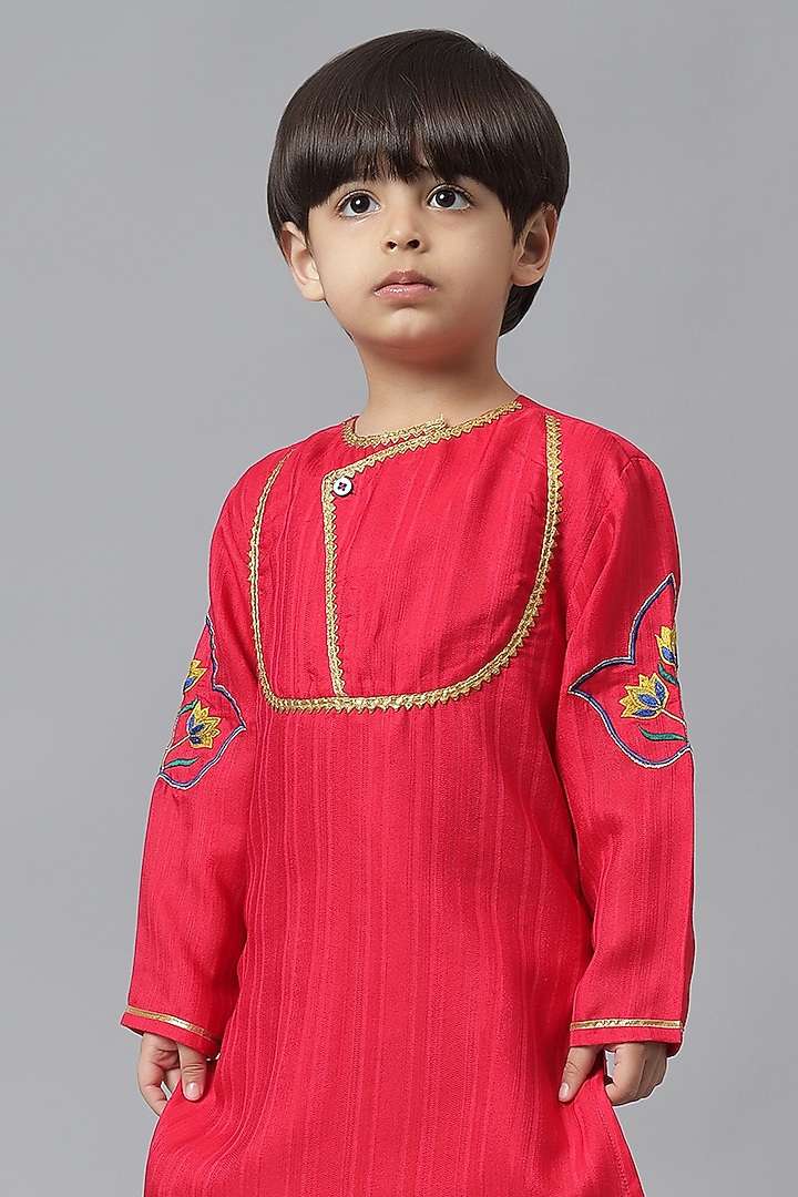 Red Cotton Embroidered Kurta Set For Boys by Mudkid at Pernia's Pop Up Shop